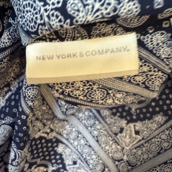 New York & Company Navy/ White Sleeveless Button Down Top XLARGE #Y - Picture 8 of 8